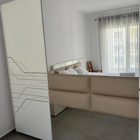 Stela Luan * Vlorë